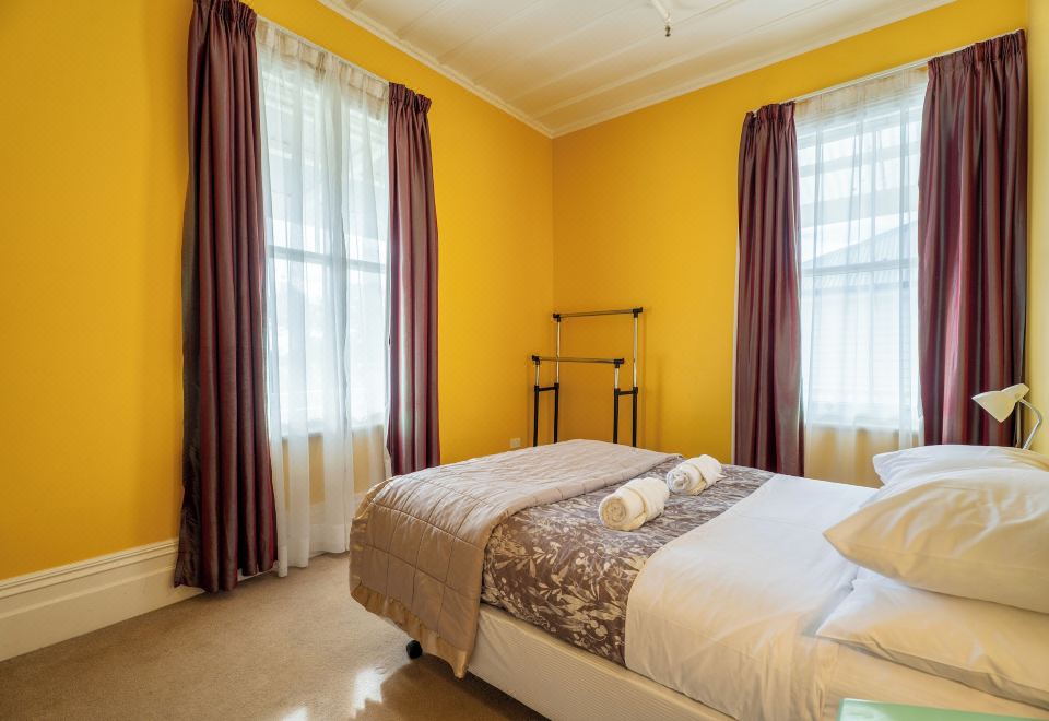 双人房（带公共浴室）