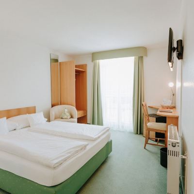 Standard Double Room (Queen) Huber´s Hotel Promo Code