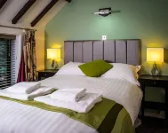 Oak Tree Inn Hotel di 