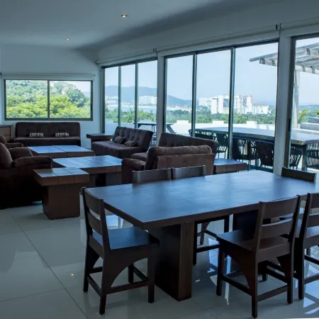 La Loma Suites