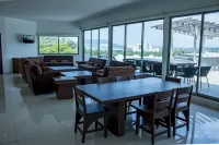 La Loma Suites