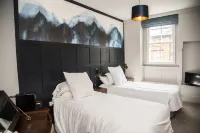The Crown Hotel di 