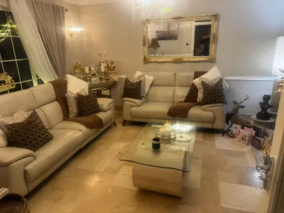 Dernvale House -Double Room sleeps 2 Hotels in 