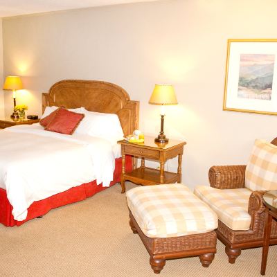 Standard King Room The Lodge at Riverside Promo Code
