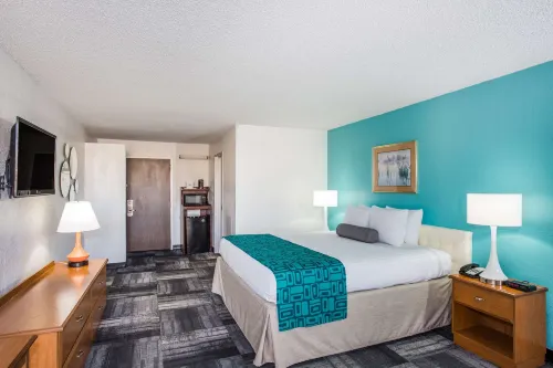 Howard Johnson by Wyndham Winter Haven FL