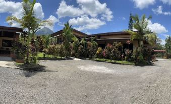 Aunty Arenal Lodge