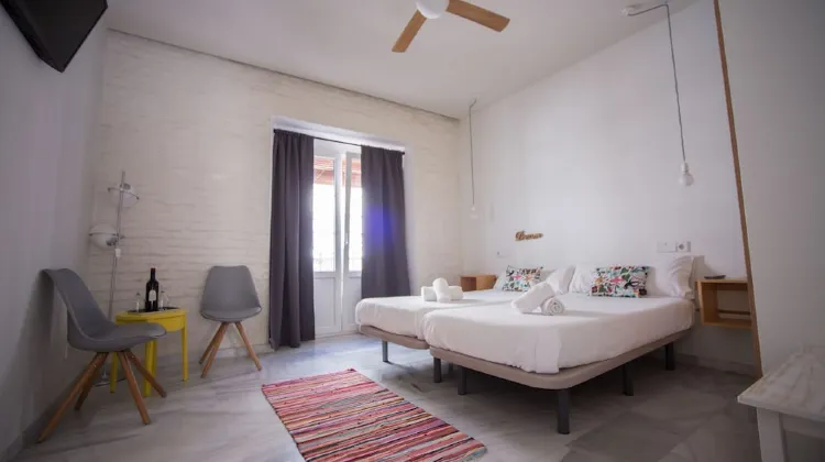 The Nomad Hostel&Pension 外観