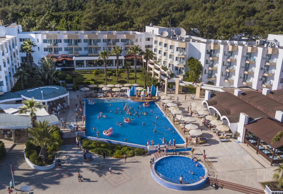 Fortezza Beach Resort - Housity