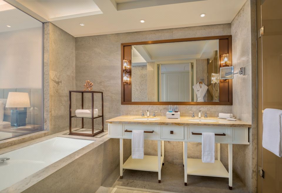 高空俱樂部180度全湖景大床房