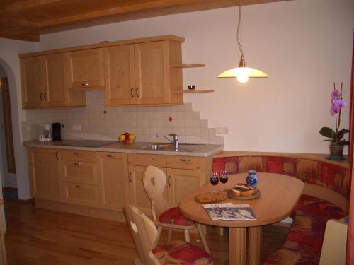 带梳化床的两卧室公寓