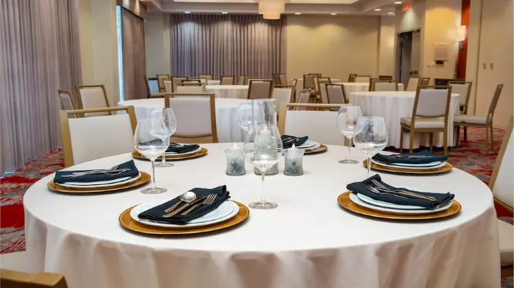 Homewood Suites by Hilton Hanover Arundel Mills BWI Airport 食事・レストラン