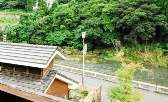 Anraku Onsen Shumine