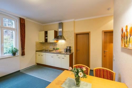 G?stehaus am Kurpark Two-Bedroom Apartment