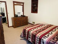 Chad’s place 4- Bedroom 2-BR home at Smoke Hole Wi-Fi -Pet Friendly- sleeps 8-10