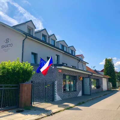 格松夏託酒店 鄰近卢日尼的酒店