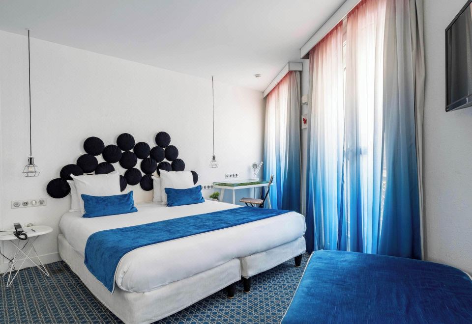 Family Room, 2 Bedrooms-Complimentary Soft Minibar, Courtesy Tray, Digital Press, Fitness, Sauna