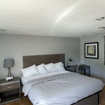 Deluxe Single Room, 1 King Bed, Pool View Aquastar Inn Promo Code