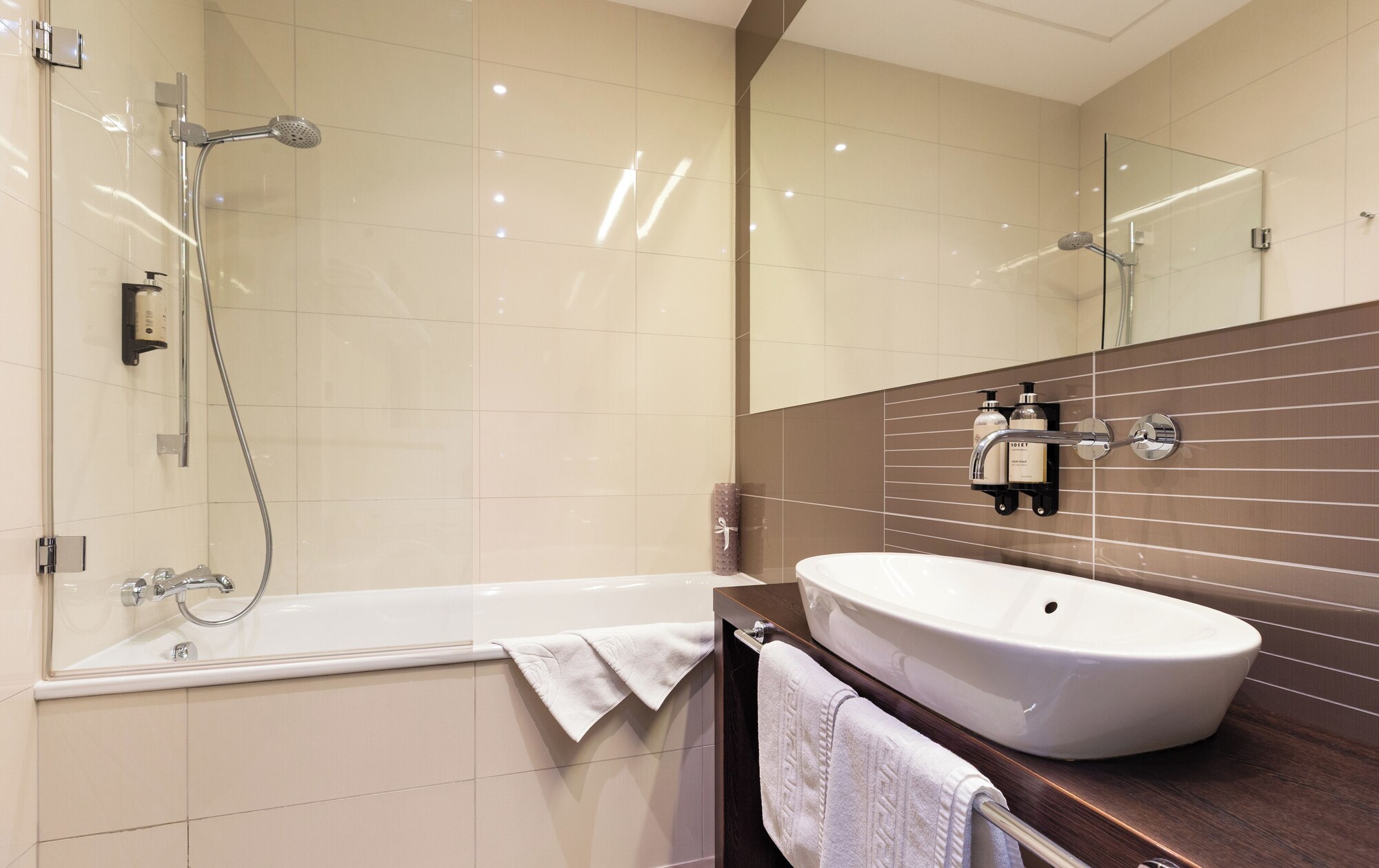 豪华双床或双人房，无烟，带小厨房