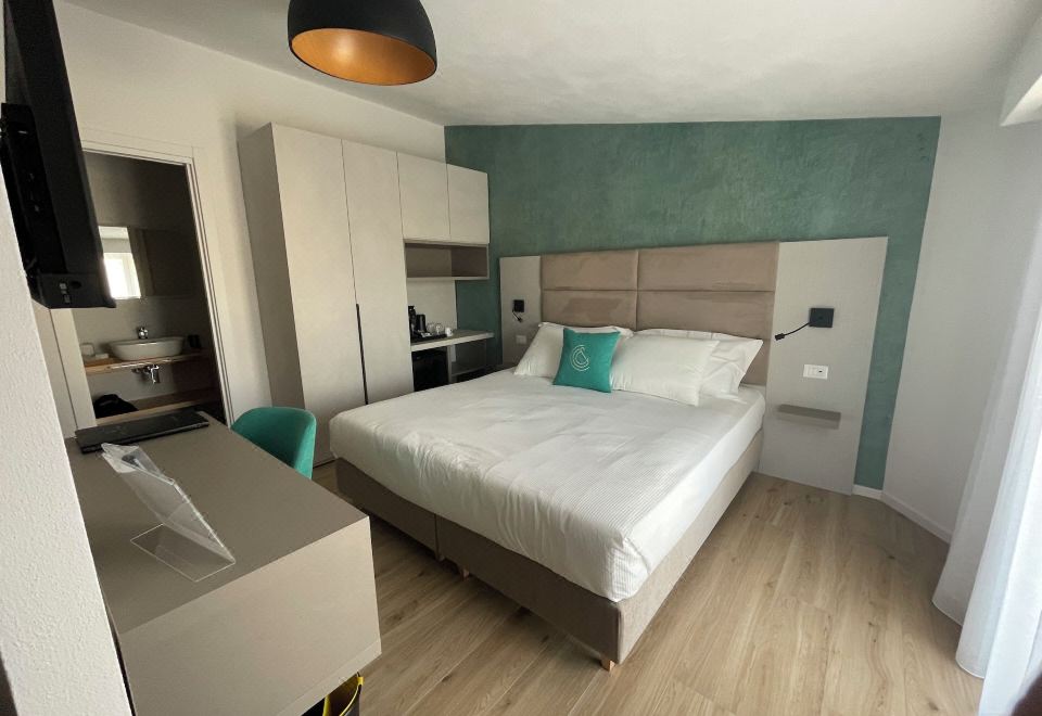 带阳台的三人房