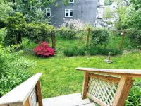 Panoramic view, large deck, ground floor apartment, walk to subway and beach