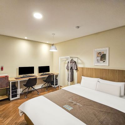 디럭스 2 PC 룸 (+무료 넷플릭스) 호텔어반브라운 쿠폰