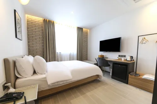 Seven Bricks Hotel