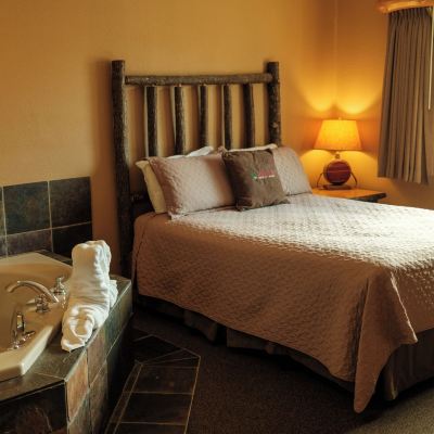 Luxury Suite, 1 Queen Bed with Sofa Bed, Non Smoking Whitefish Lodge and Suites Promo Code