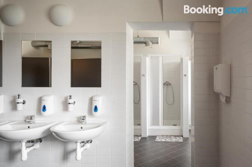 带共用浴室的双床房