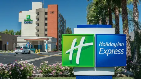 Holiday Inn Express Fullerton-Anaheim, an IHG Hotel