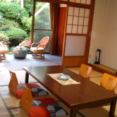 (Weekday) Calm And Relaxed Japanese-Style Room, No Bath [Japanese Room] [Non-Smoking] [Smoking/Non-Smoking Not Specified] 花とおもてなしの宿　松園 クーポン
