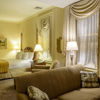 Deluxe Suite, 1 King Bed, Multiple View (King Suite)