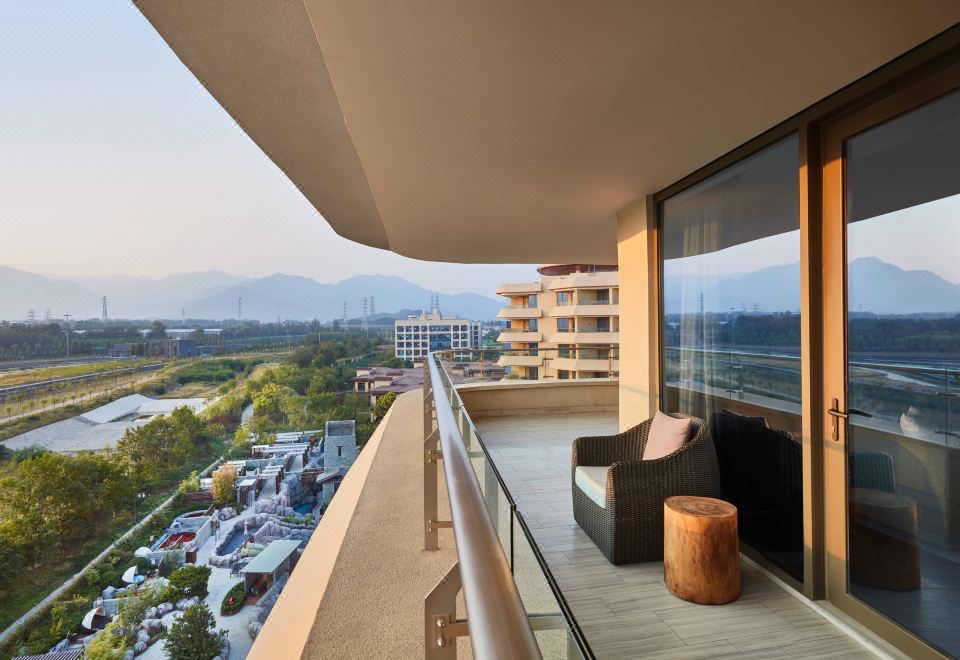 露臺山景家庭套房