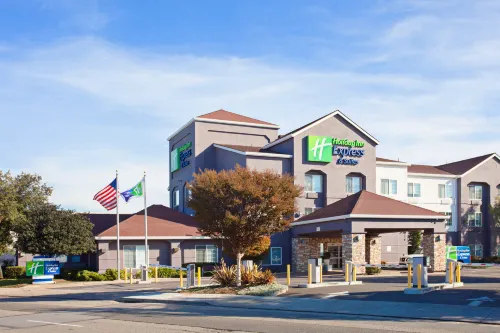 Holiday Inn Express & Suites OAKLAND-AIRPORT by IHG