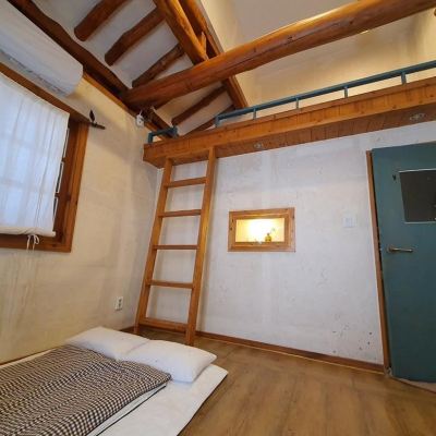 Flower Room (Attic) 전주 한옥마을산아래 펜션 쿠폰