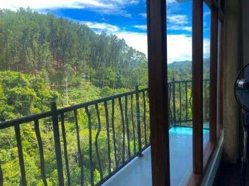 带山景的双人间