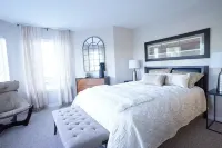 Gorgeous Lake Front Home, Central Location