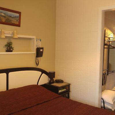 Standard Studio Unit 4 Redwood Lodge Motel Promo Code
