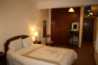 Valley Lodge Room Only Guest House