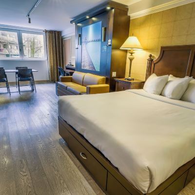 Studio 1 Queen Bed And 2 Queen Murphy Beds (One Room) LHotelQuébec Promo Code