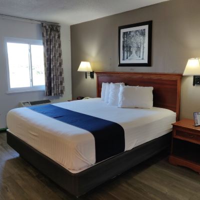 Deluxe Single Room, 1 King Bed, Non Smoking Cedar Cove Promo Code
