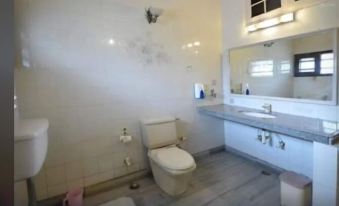 Badkhal Lake Resort - Housity