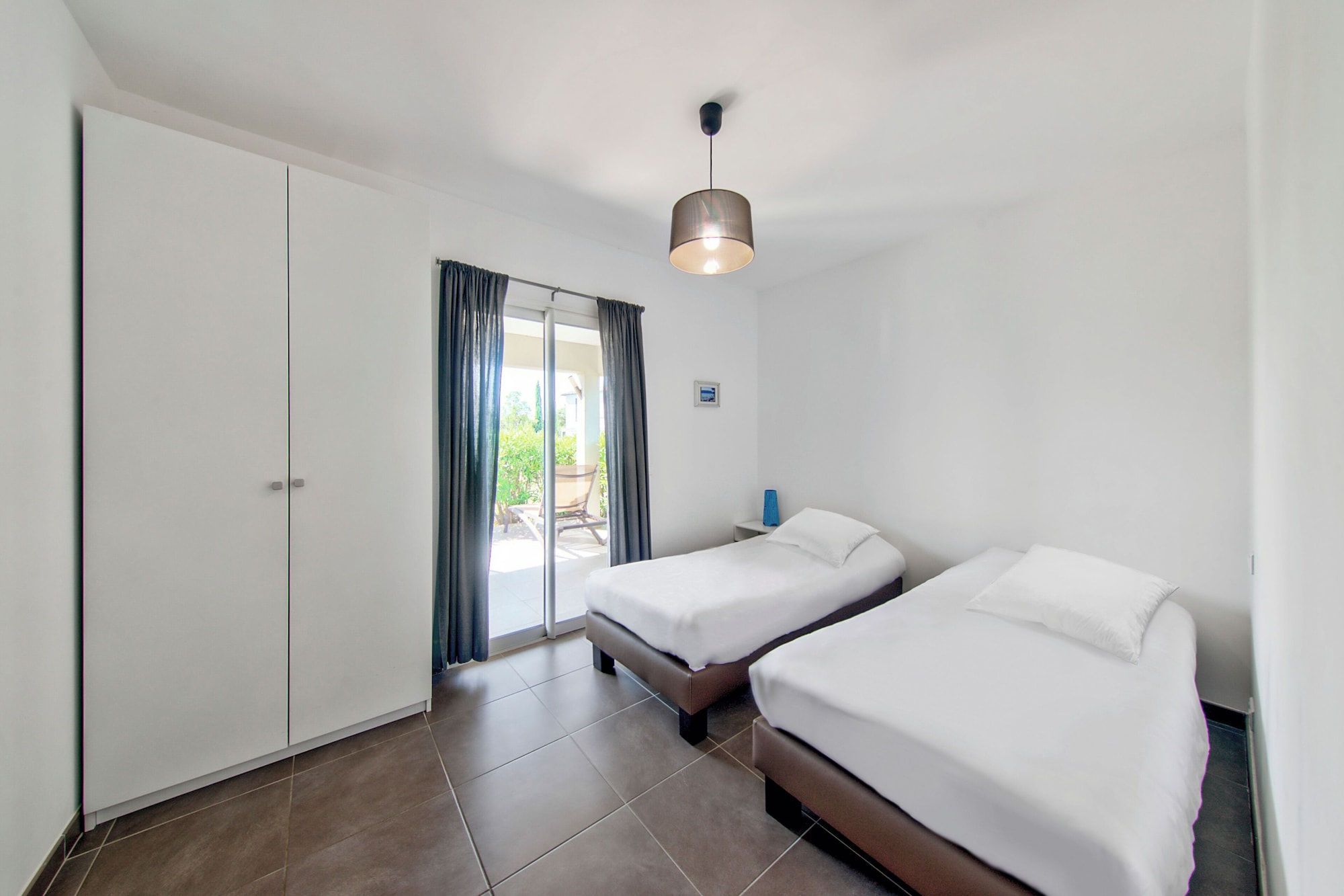 小屋 六人-两卧室-宽敞-带空调-露台