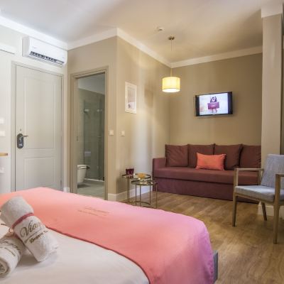 Deluxe Quadruple Room Viaggio Elegant Rooms Promo Code