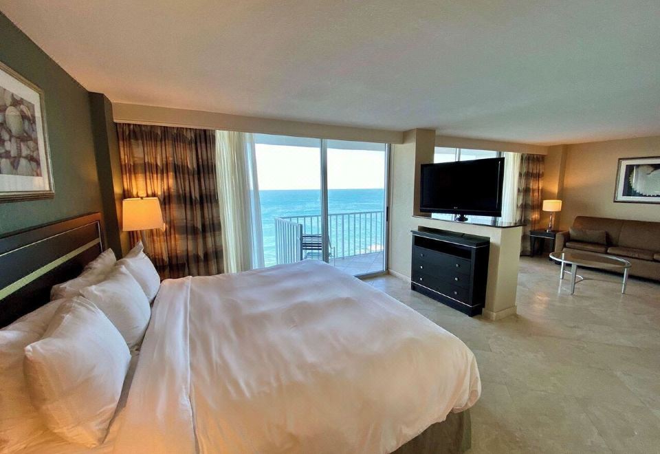 Radisson Suite Hotel OceanfrontOceanfront Studio King Suite
