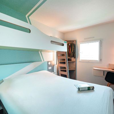 TRIPLE - Room with a large bed and a bunk bed Ibis Budget Sète Centre Promo Code