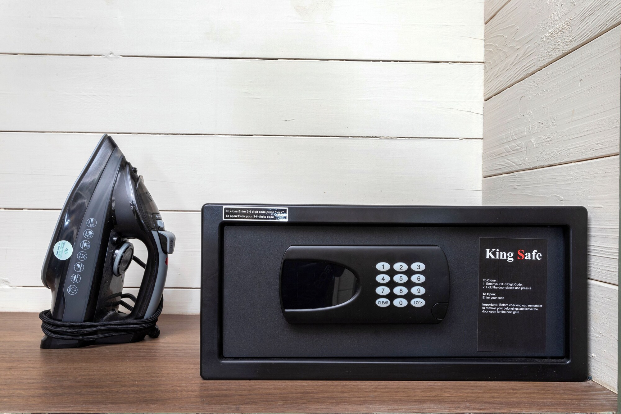 带阳台的优质河景房