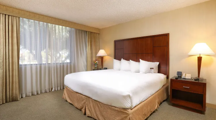DoubleTree Suites by Hilton Hotel Tucson Airport Room