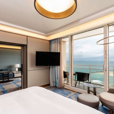 Premium King Suite with Plaza Vista Sea View