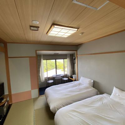 Main Building Regular Floor Semi Suite, Twin With Bath, Ocean View