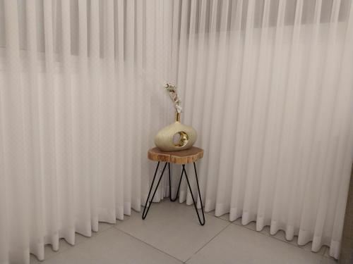 Shlomo's lounge. A beautiful and new apartment 5 minutes drive from the sea One-Bedroom Apartment